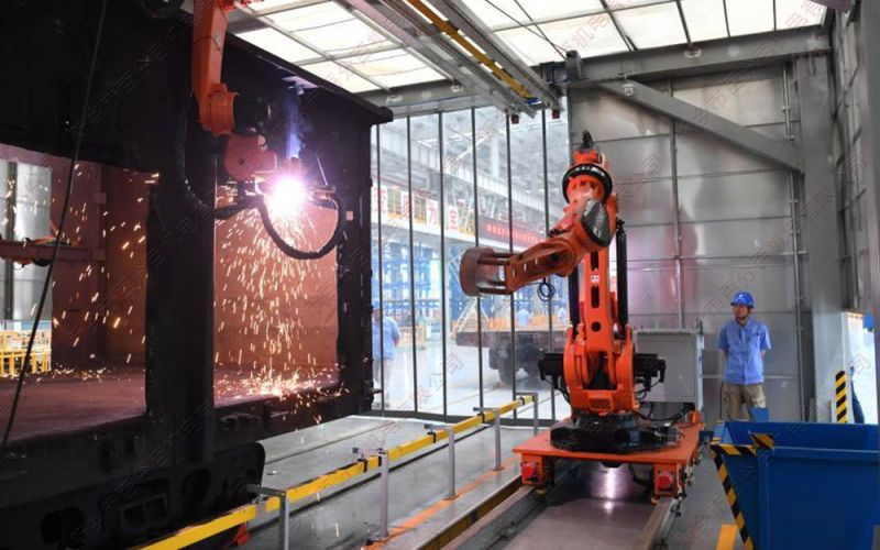 軌道小車(chē)配套機(jī)械臂的應(yīng)用：打造智能化工業(yè)應(yīng)用新時(shí)代