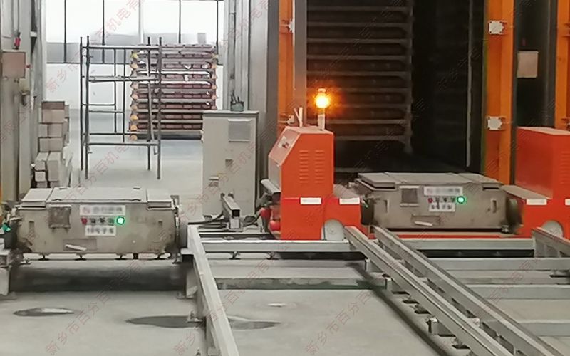 RGV導(dǎo)軌車(chē)助力生產(chǎn)線(xiàn)自動(dòng)配料，提升生產(chǎn)效率與質(zhì)量