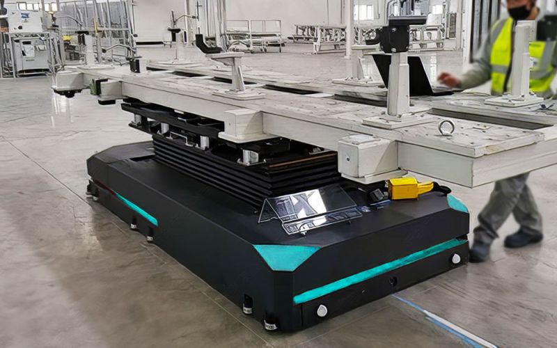 工業(yè)場景中應(yīng)用的AGV智能運輸車